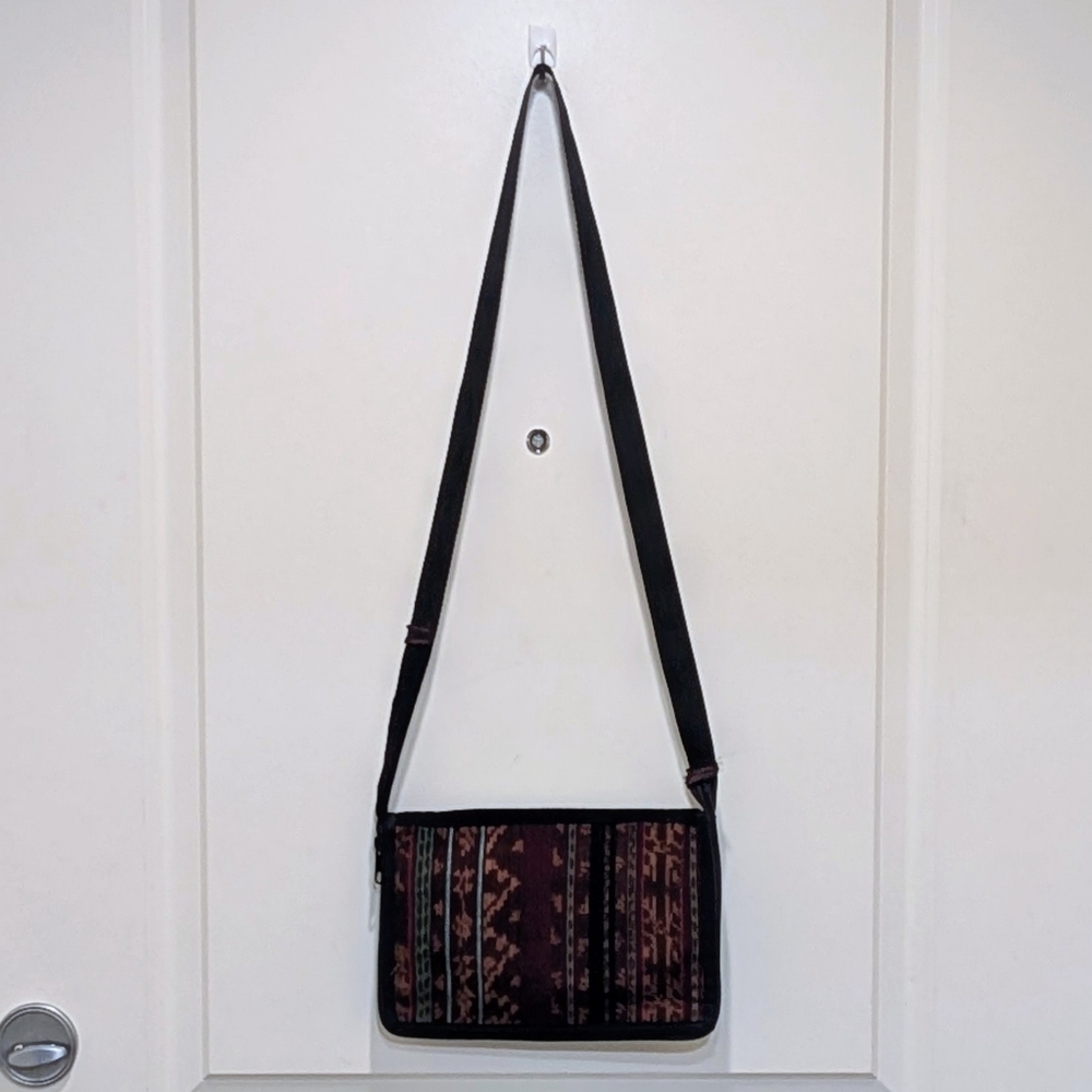 NWOT Beckwoman Super Unique Bottom Zip Crossbody Bag